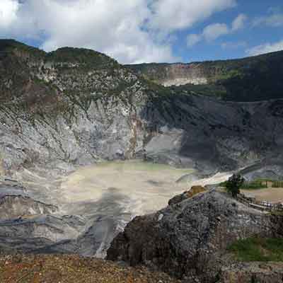 Rental Sewa Mobil Bus Pariwisata Bandung Gunung Tangkuban Parahu